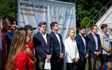 Треньори на Фондация Реал Мадрид започнаха тренировките на участниците в първия футболен лагер на фондацията у нас