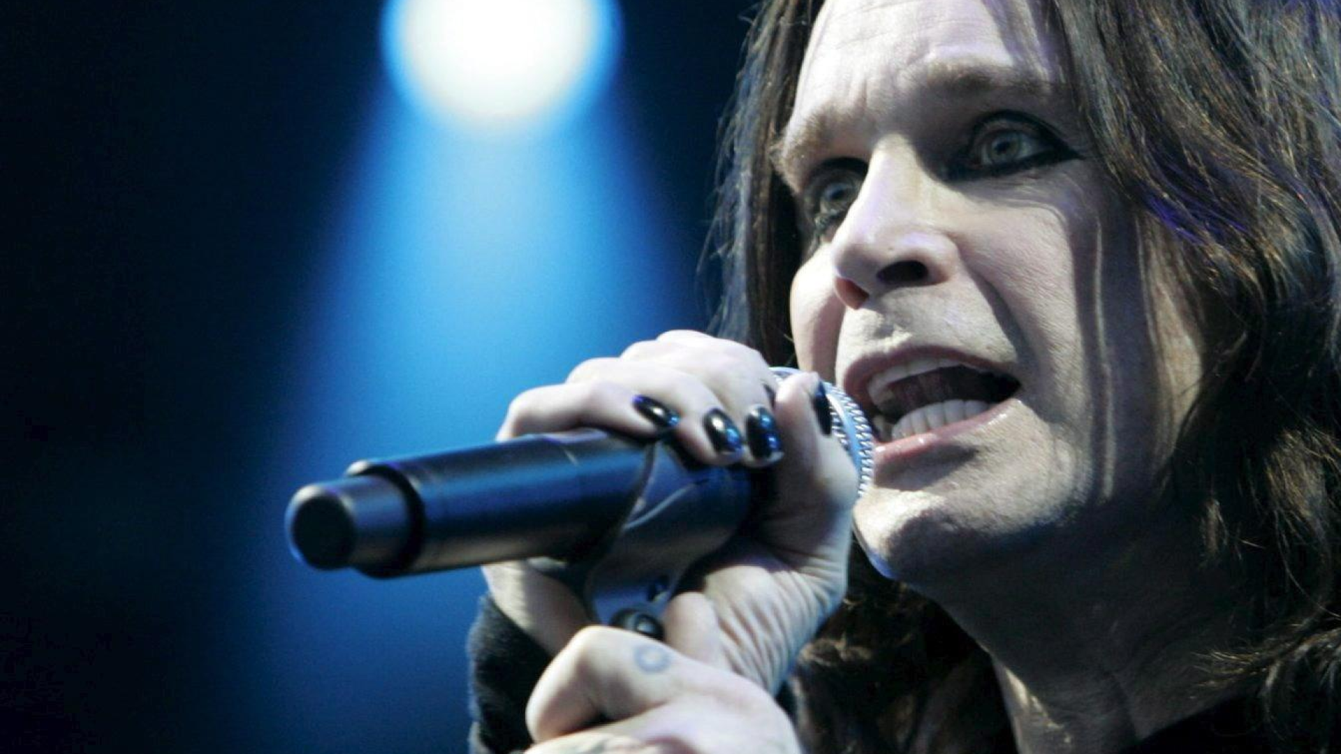 С много тъга отколкото обикновените думи могат да се опишат