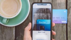 Потребители в България стават обект на нова измамна схема при