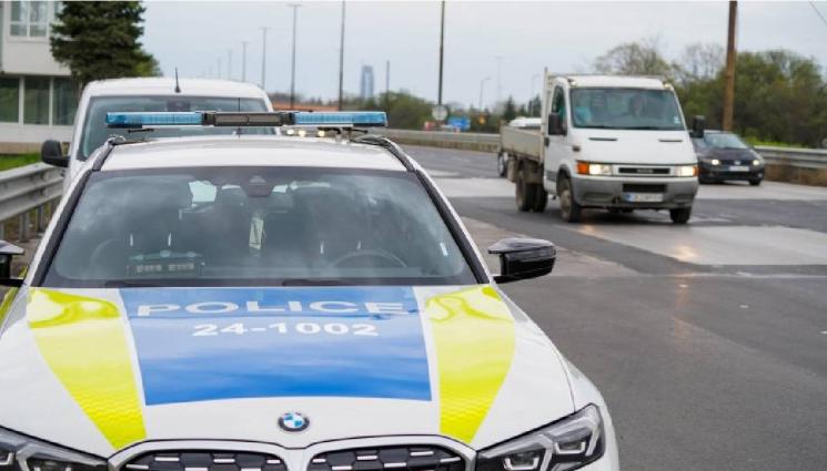 d - Катаджия към шофьор: Дай пари, за твое добро е!