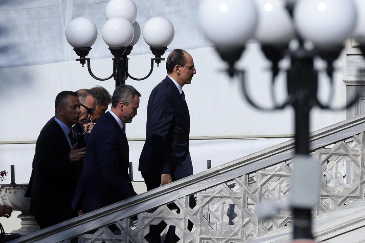 Представители на Украйна и Русия пристигнаха в двореца "Чираган".