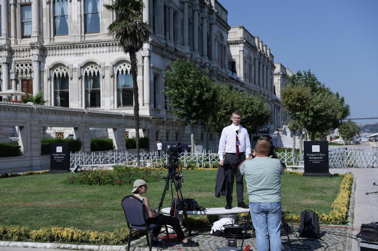 Представители на Украйна и Русия пристигнаха в двореца "Чираган".