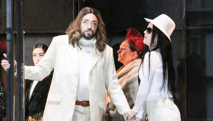 о - В ОПЕРАТА: Любовница спасява Ленън в София