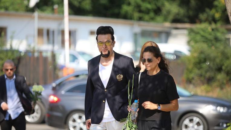  С овации изпратиха Тодор Славков – бунтарят, който не се вписа, само че остана правилен на себе си (СНИМКИ) 