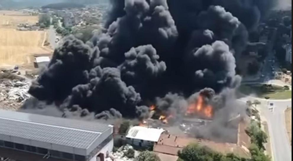 Продължава разследването на причината за огромния пожар, който избухна в