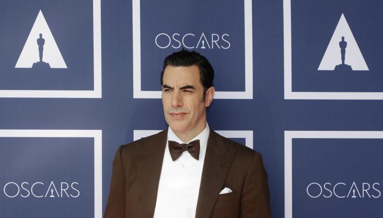 Саша Барон Коен - БОРАТ С ПЛОЧКИ: Саша Барон Коен в топ форма! (СНИМКИ)