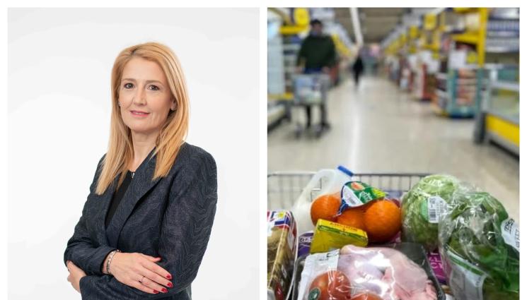 Яна Стратиева - Яна Стратиева пред