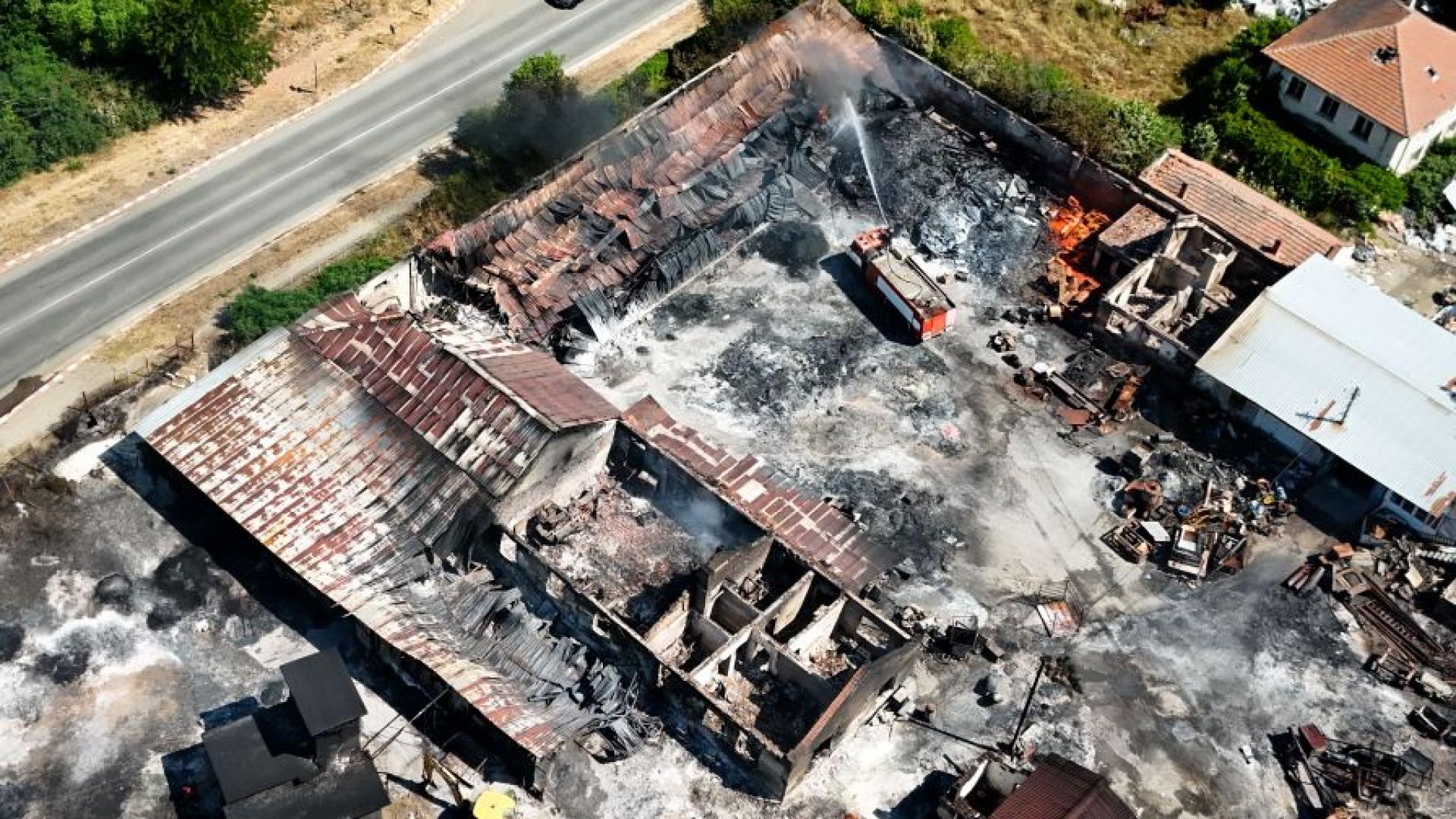 Пожарът който избухна в четвъртък в предприятие за пластмасови изделия