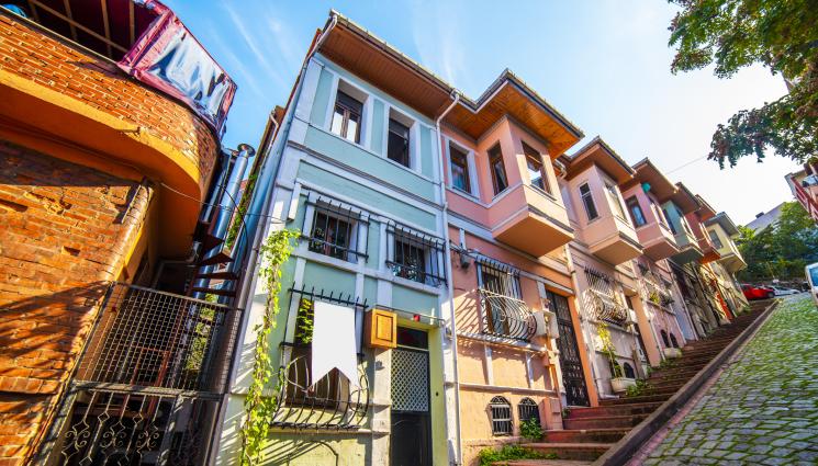 маршрути - МАРШРУТИ: Как да се отъркаме в  звездите от турските сериали?