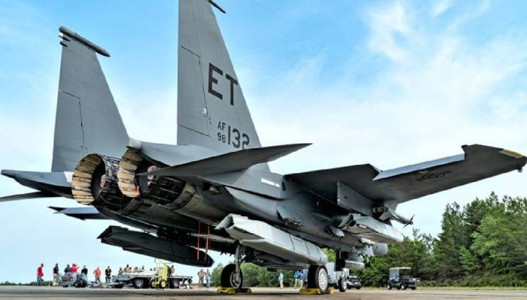 d - КАКВО СЕ СЛУЧВА? Американски F-15E с тайна мисия в Близкия изток