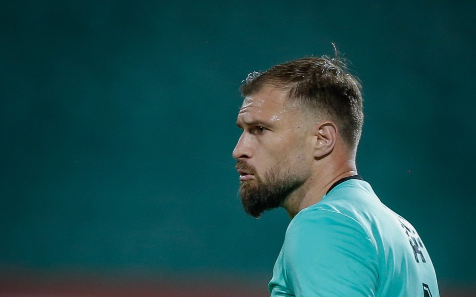 Бусато дебютира със суха мрежа за новия си отбор в Бразилия