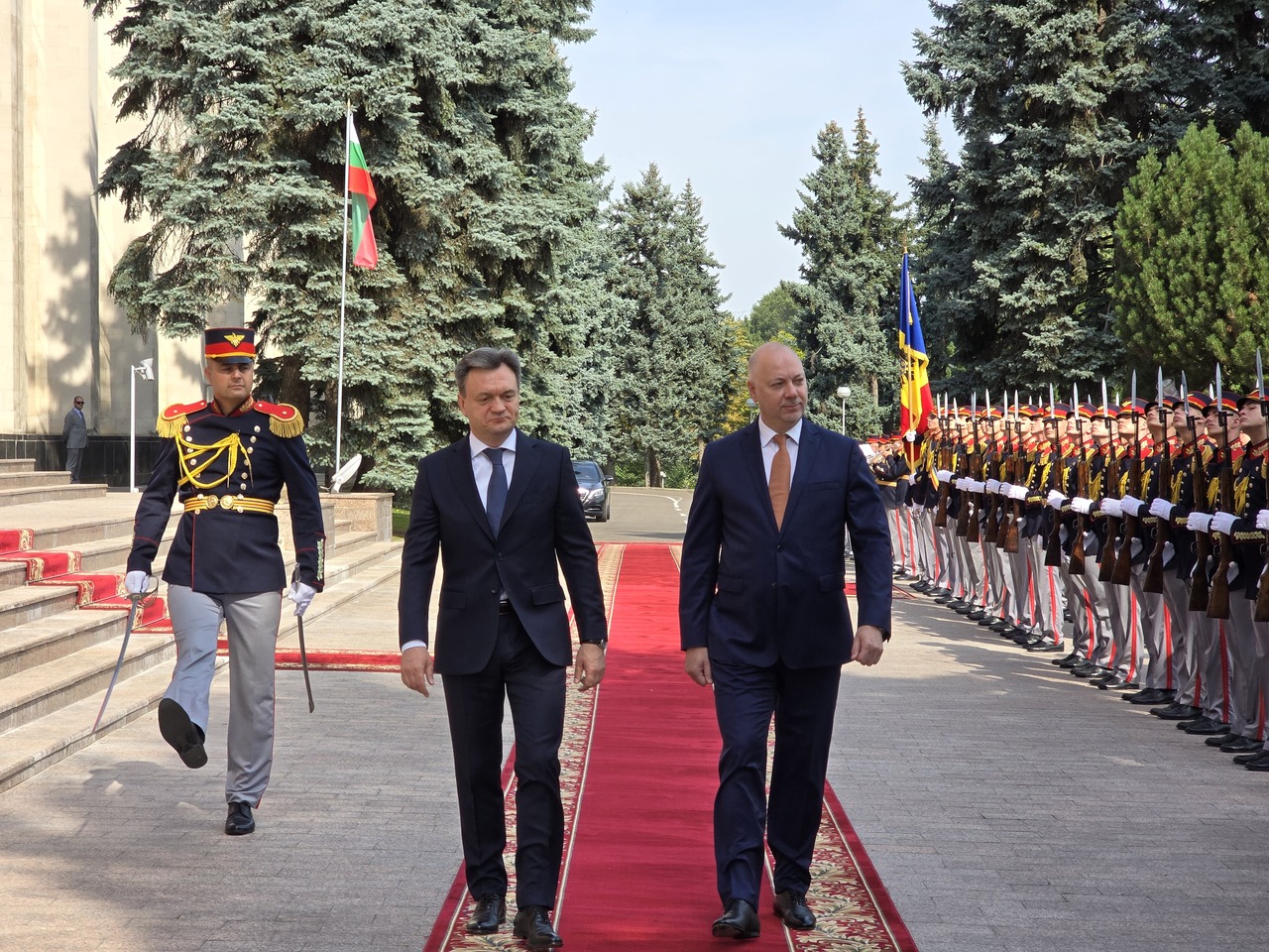<p>Премиерът Желязков на визита в Молдова.</p>