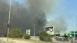 Гъст дим се издигна над западната част на София в ранния