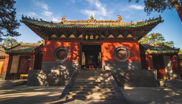 шаолин - СКАНДАЛ В ШАОЛИН: Обвиняват абата в корупция и тайни любовници!