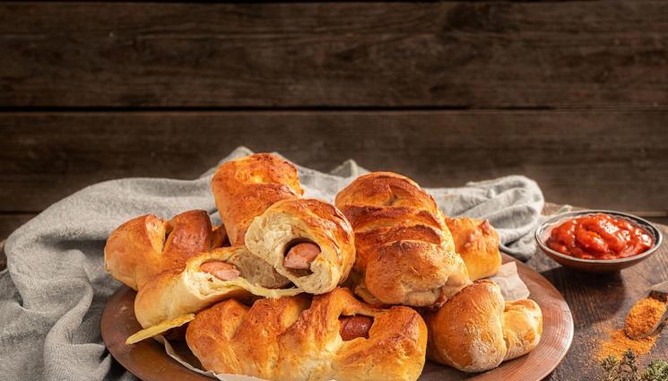 рецепти - Гответе с matekitchen.com: Пухкави кренвиршки с кашкавал по два начина (ВИДЕО)