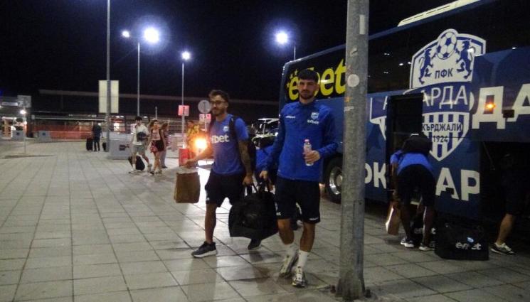 Арда - ЕвроАрда тръгна за Финландия по нощите! Момчетата на Сашо Тунчев отлетяха за Хелзинки с настроение