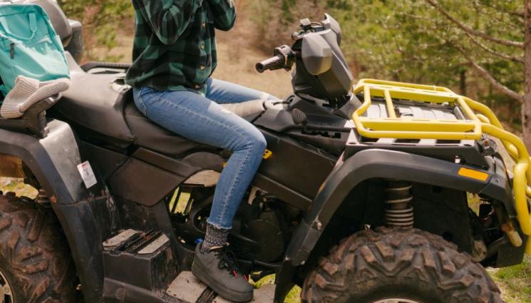 АТВ - 17-годишна се обърнала с АТВ, озова се в болница!