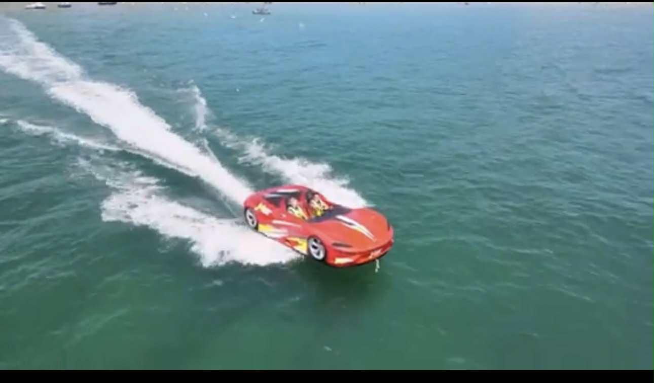 ферари в морето