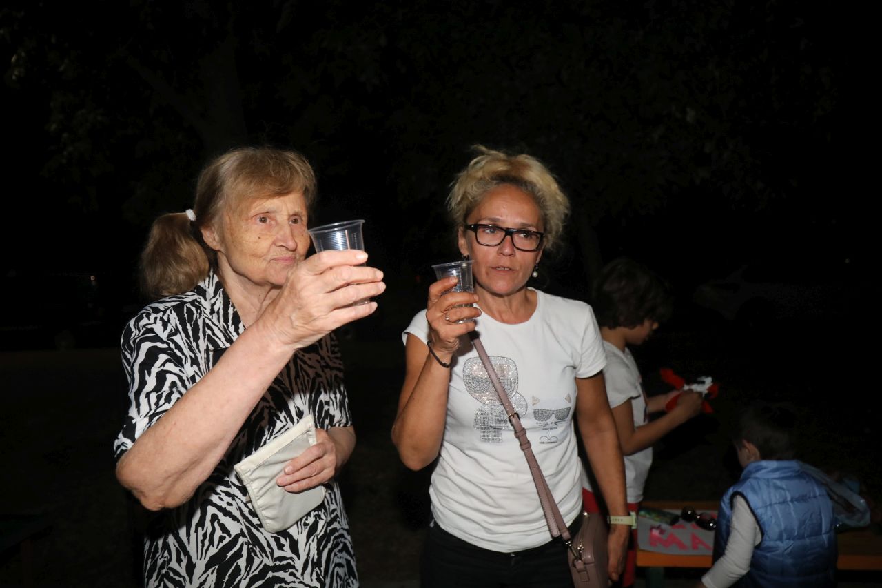 <p>Десислава Иванчева беше помилвана от вицепрезидента Илияна Йотова и излезе на свобода. Близките ѝ организираха емоционално посрещане пред дома ѝ, където тя прегърна малкия си син като свободен човек.</p>