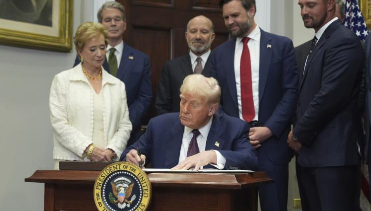 Тръмп подписва в Белия дом новия указ за митата - НОВО 20: Тръмп подписа обновен указ с мита