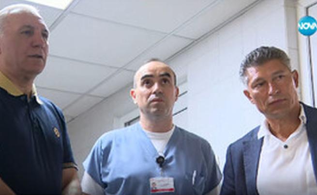 Стоичков и Балъков посетиха детската клиника към Националната кардиологична болница