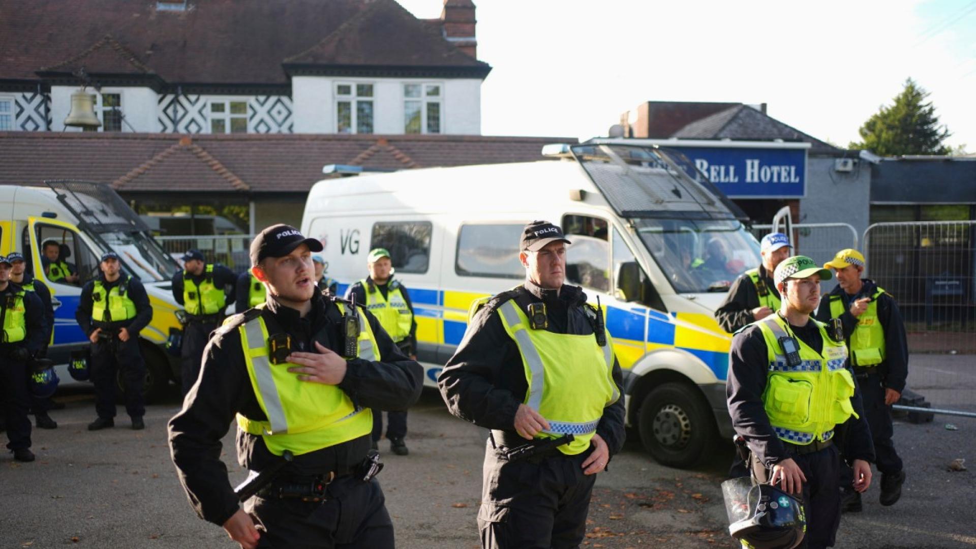 Британската полиция обяви днес че 10 мъже са били задържани