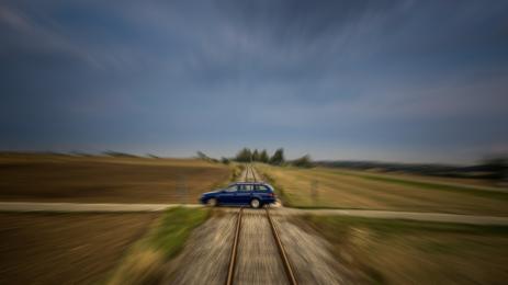 кола влакови релси