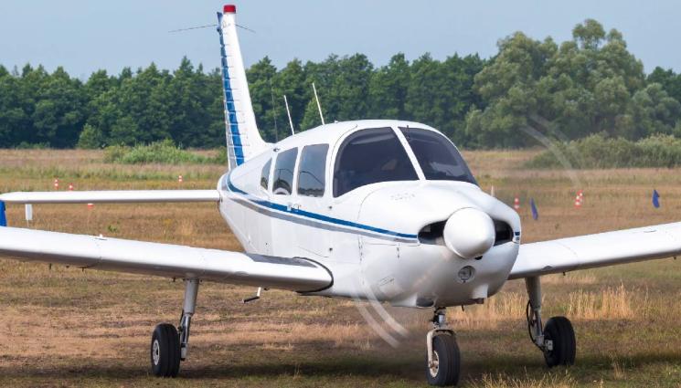 d - ЗАРАДИ ПОВРЕДА В ДВИГАТЕЛ: Частен самолет се приземи аварийно край плевенско село