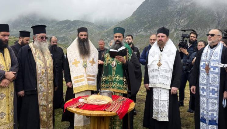 патриарх Даниил - Патриарх Даниил отслужи водосвет на Седемте рилски езера (СНИМКИ)