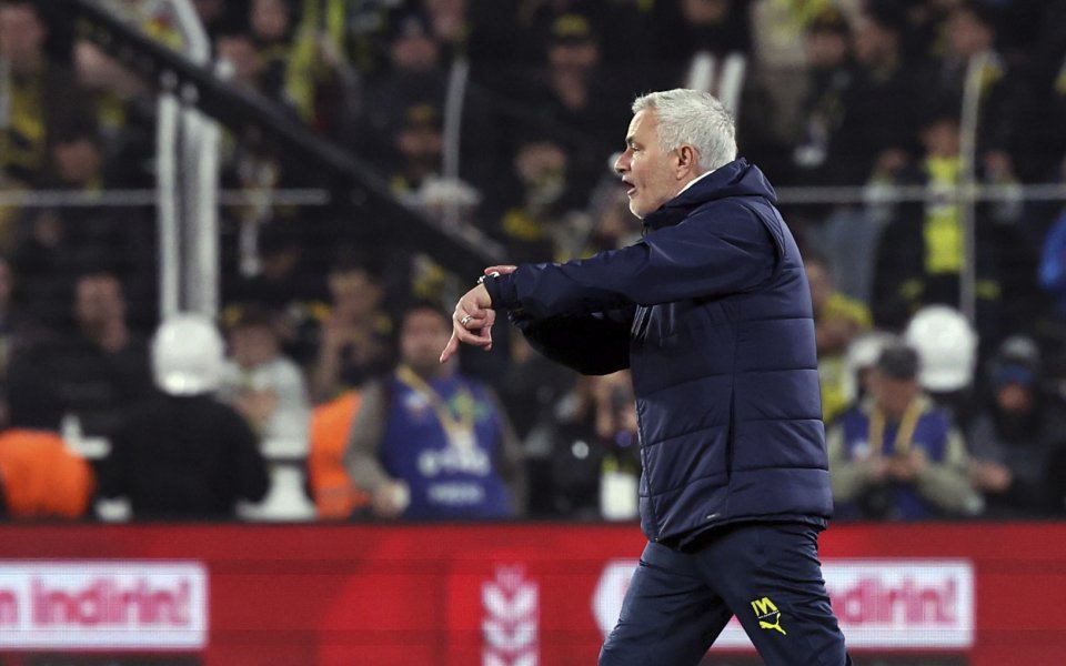 Разкриха как Моуриньо ритнал маса в съблекалнята на Челси