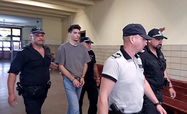 Оставиха в ареста чужденеца, заловен да превозва мигранти в Ямбол