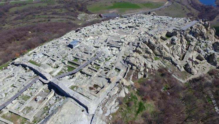 Перперикон - В българския „Град на мъртвите“ откриха част от каменометна машина