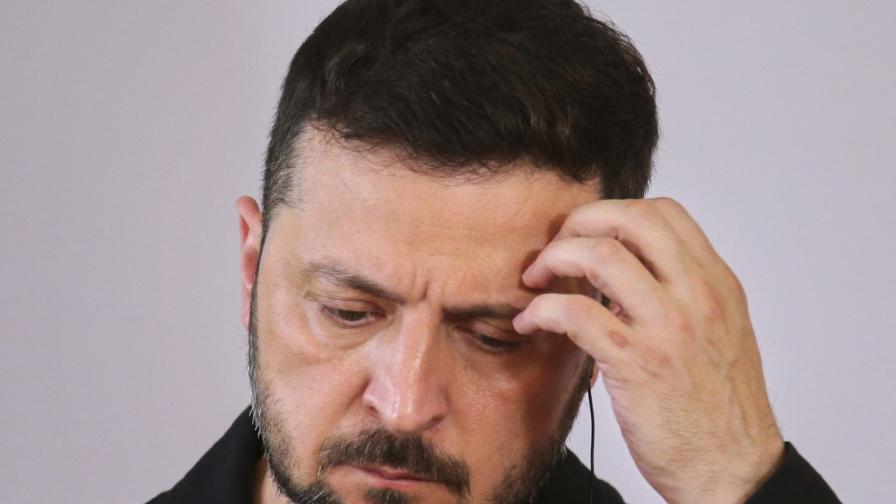 Какво става, рейтингът на Зеленски рязко пада