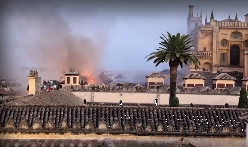 Пожар избухна в историческата джамия, превърната в катедрала, в испанския