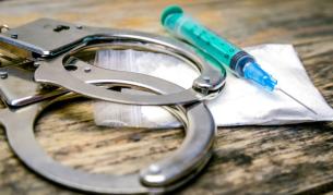 Акция на полицията в Пазарджишко, петима са задържани с наркотици