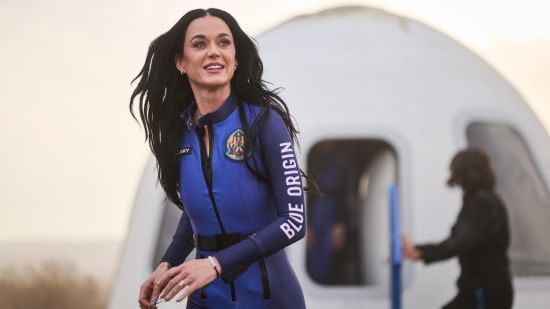 Katy Perry е глобена с 5000 паунда за заснемане на видеоклип към песента „Lifetime“