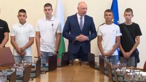 Младежи в МС
