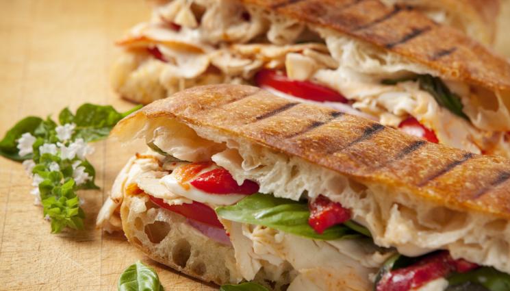 сандвич панини - Смъртоносни панини убиха двама и пратиха още 14 в болница!