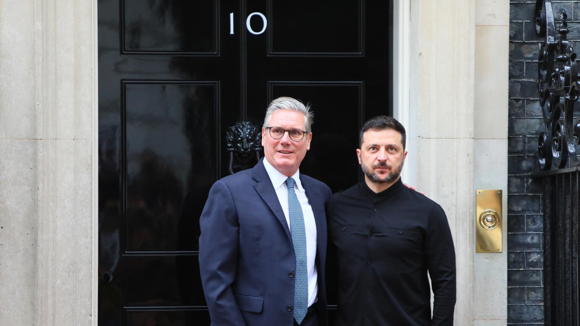 Украинският президент Володимир Зеленски пристигна на Даунинг стрийт и беше