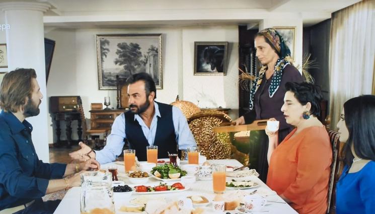 имало едно време в чукурова - ЗЛАТНО ВРЕМЕ: В кухнята на „Имало едно време в Чукурова”: Бухти – плуват в мазнина, но агата ги обича (РЕЦЕПТА)