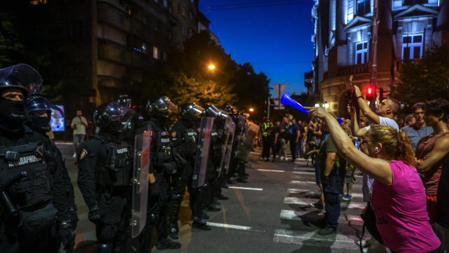 Протести в цяла Сърбия тази вечер