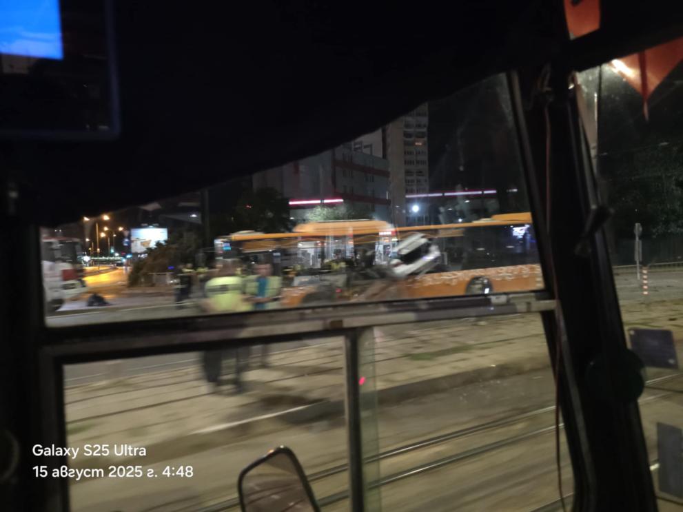 Трима души са с опасност за живота, а един е