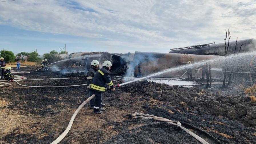 Товарна композиция с над 30 вагона дерайлира...