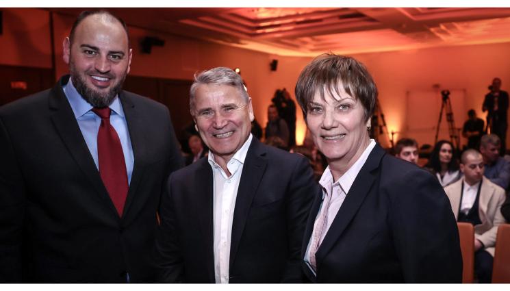 Таня Богомилова Петър Стойчев конгрес комисии - Родни величия влязоха в ръководството на световното плуване