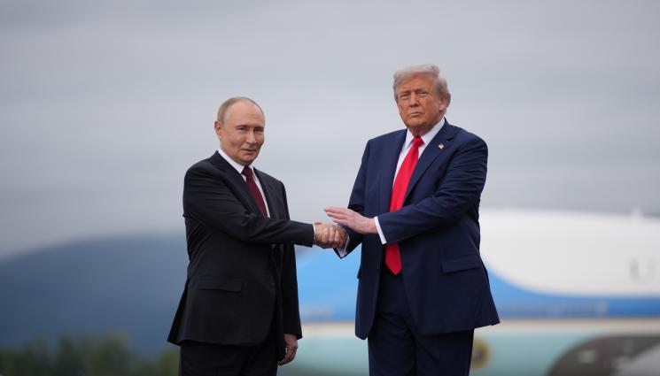 Путин Тръмп - СЪДБОНОСНИ МИГОВЕ: Тръмп и Путин преговаряха два часа и половина в Аляска! (ВИДЕО)