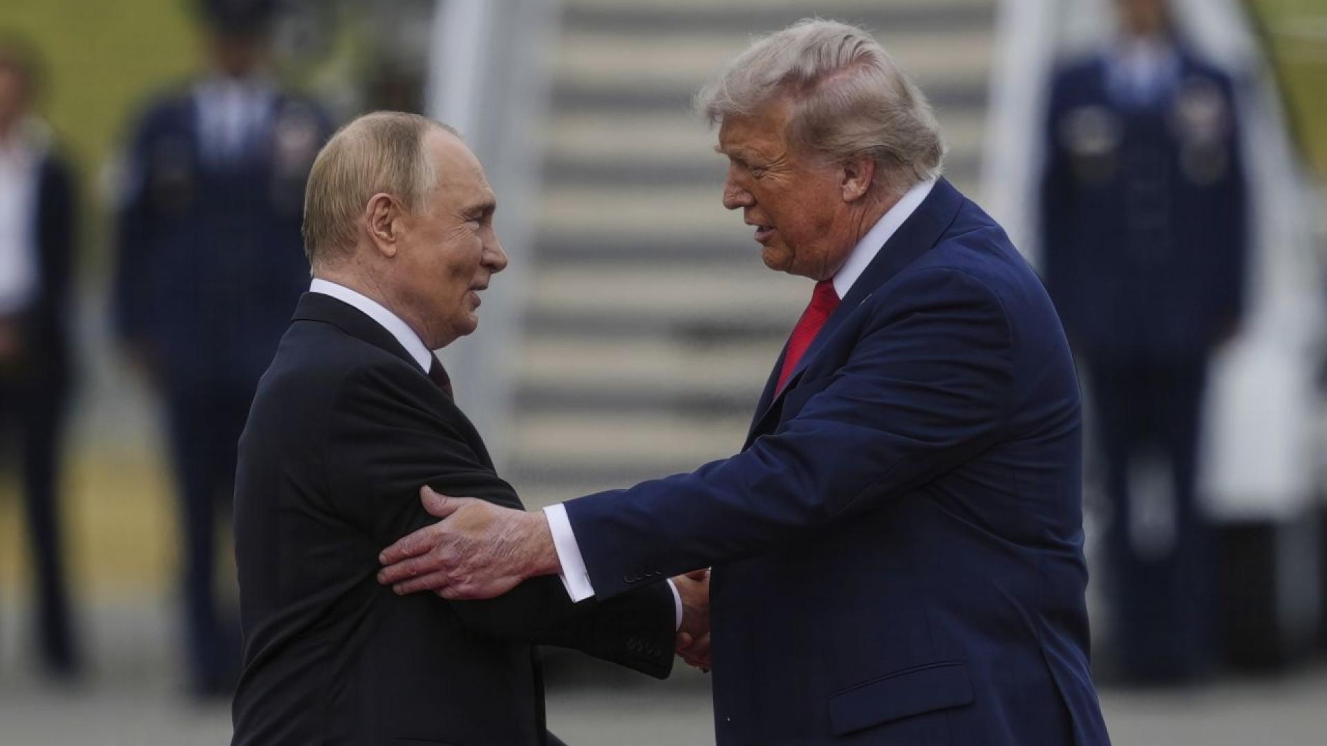 Дипломатическите усилия около войната в Украйна са сред водещите теми