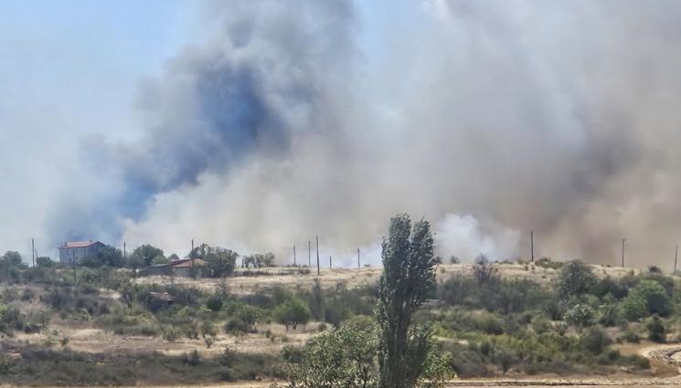 Българово пожар - ОГНЕН УЖАС: Евакуират Българово заради голям пожар! (ВИДЕО)