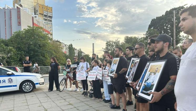 жертви на катастрофи - Протестно бдение в София в памет на жертвите на катастрофи!