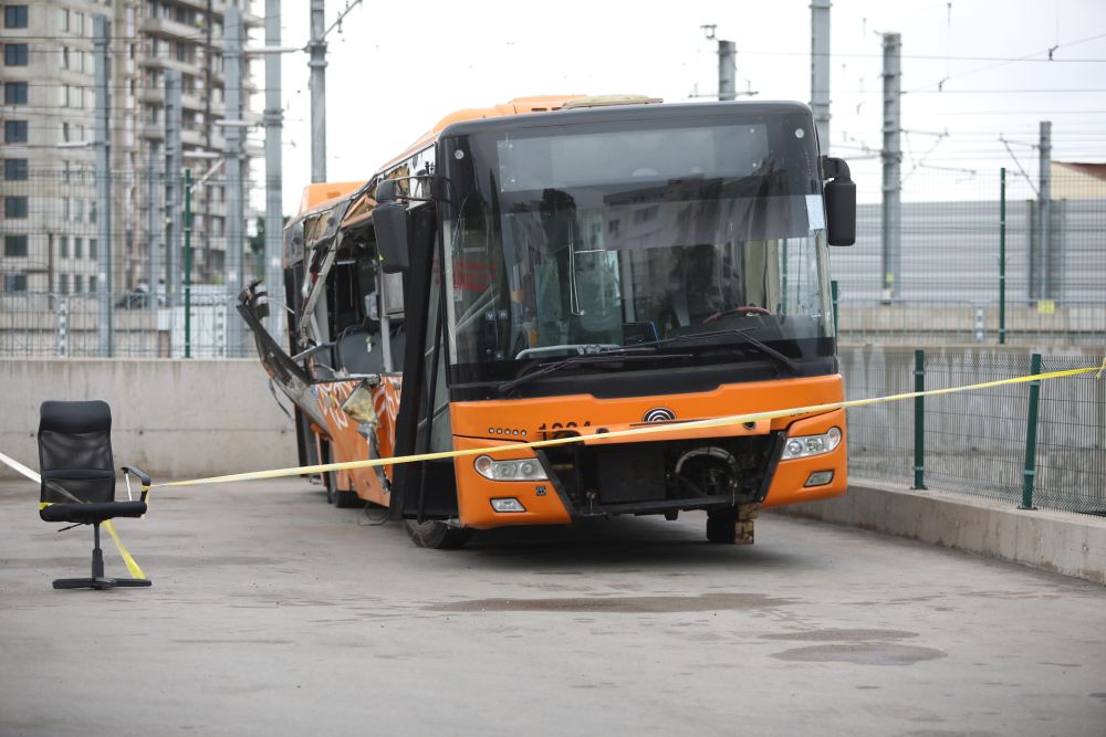 Вижте щетите по автобуса, в който се вряза 21-годишния Виктор