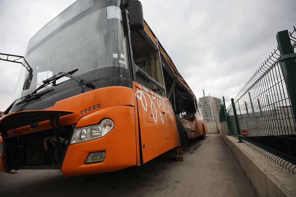 Вижте щетите по автобуса, в който се вряза 21-годишния Виктор